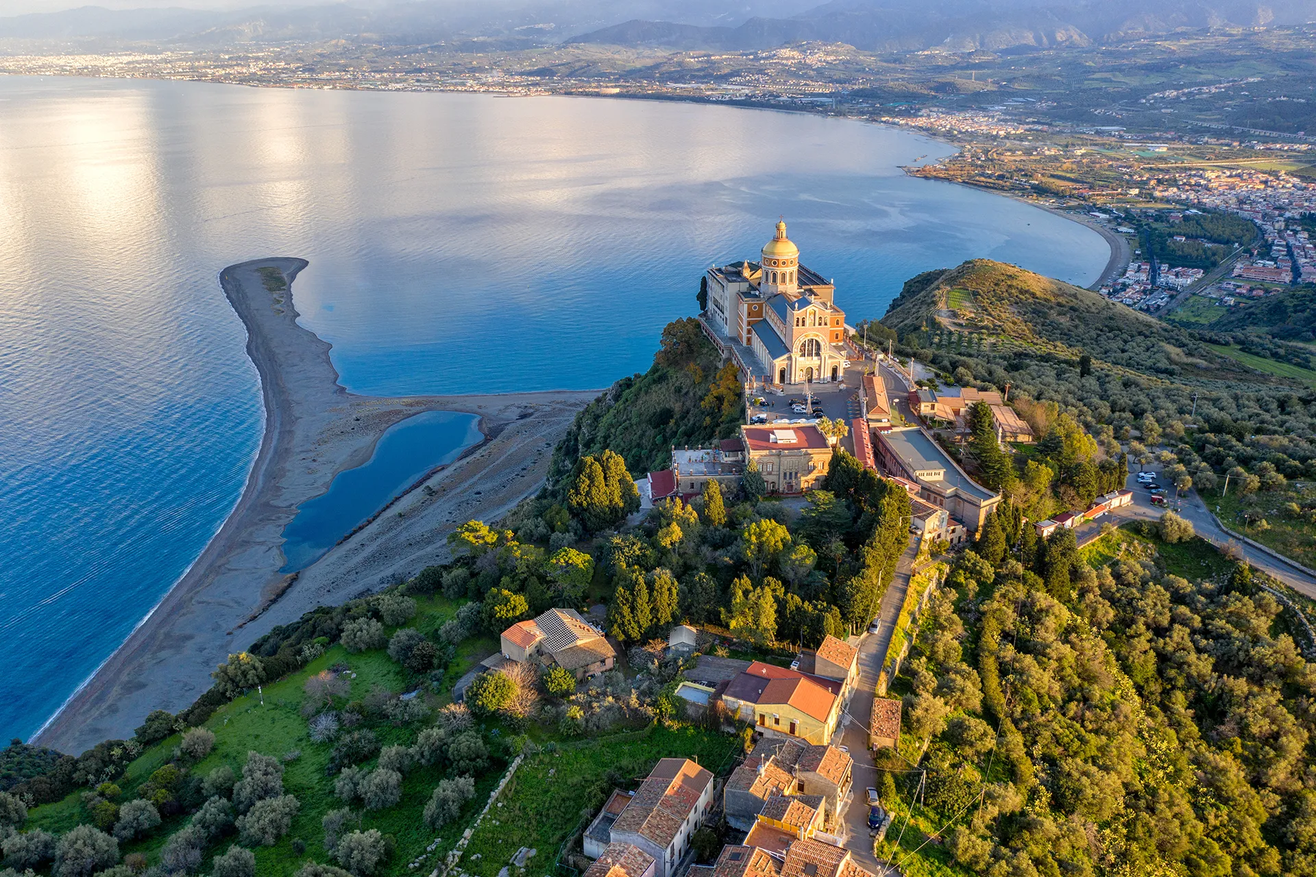 Trova facilmente contatti e recapiti delle chiese di tutta la Sicilia per organizzare la tua cerimonia religiosa.