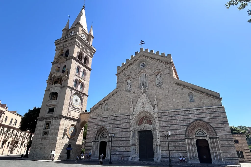 Il Duomo di Messina è uno dei monumenti religiosi più straordinari della Sicilia e rappresenta il cuore spirituale e identitario della città.