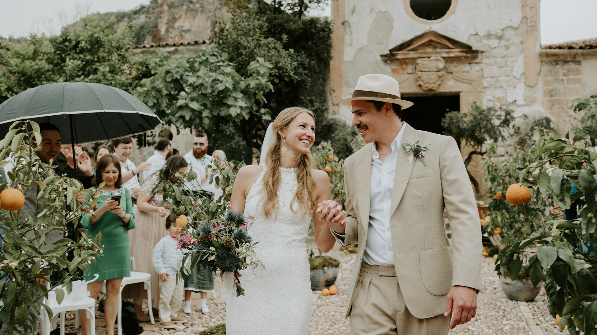 Sposi Sicilia connette le coppie internazionali ai migliori professionisti dell’isola per un iconico destination wedding in Sicilia.