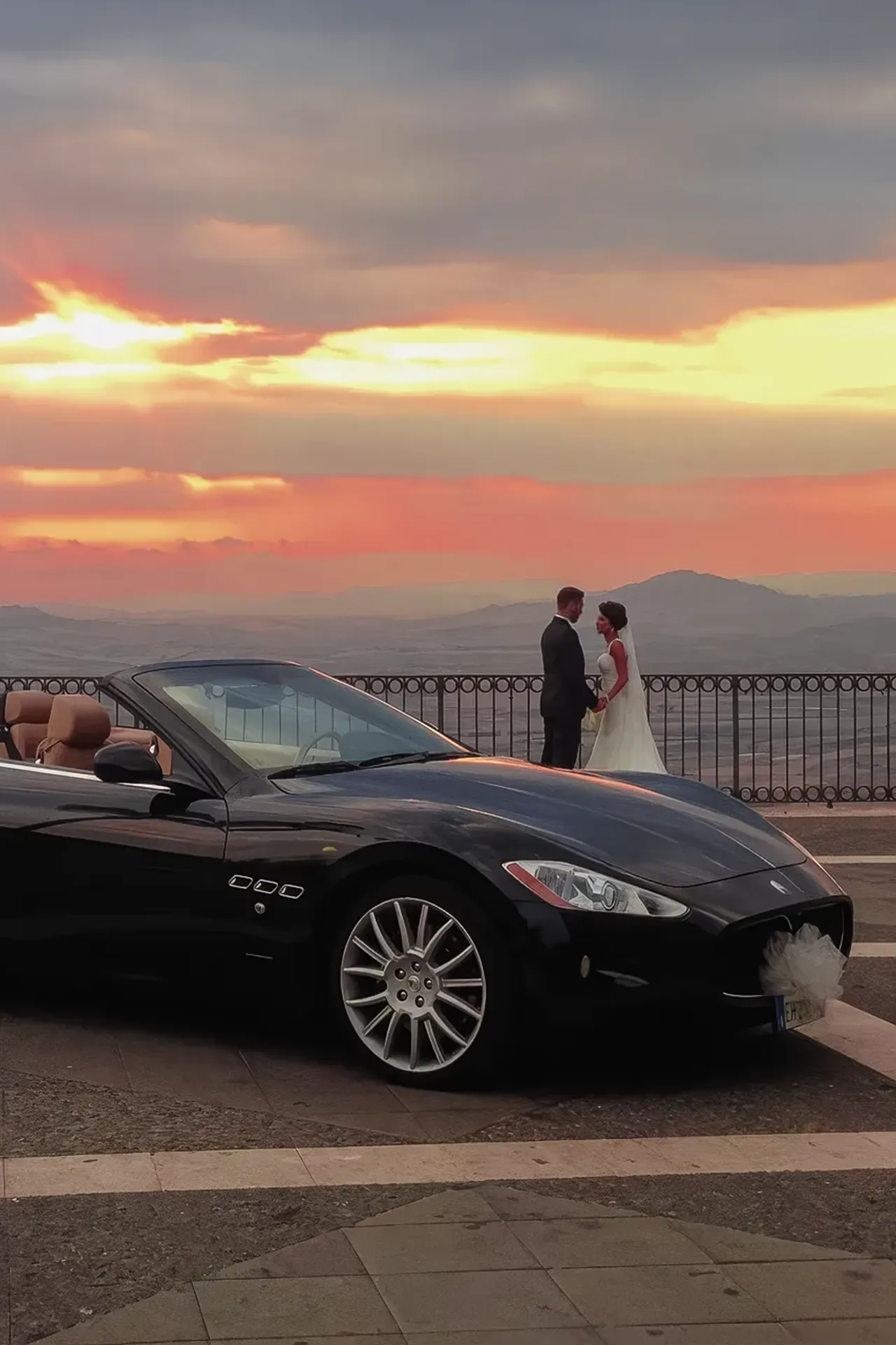 Nobil Car (CT) è il noleggio di auto d’epoca e di lusso per matrimoni capace di trasformare l'arrivo degli sposi in un momento di pura magia.