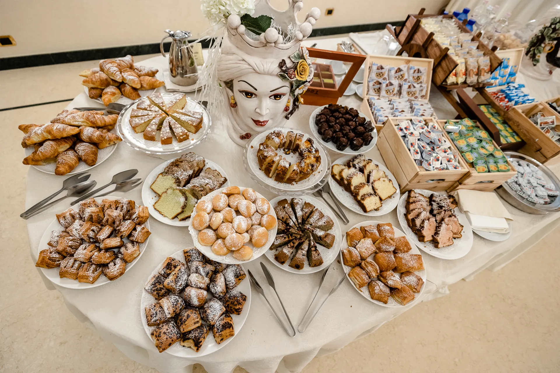 Cerchi una location per eventi a Enna Visita il Federico II Palace Hotel2 colazione11