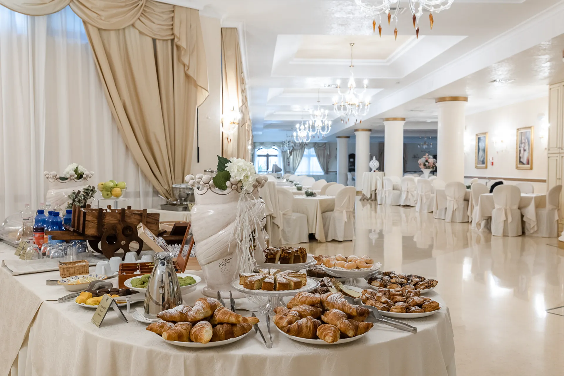 Cerchi una location per eventi a Enna Visita il Federico II Palace Hotel2 colazione12