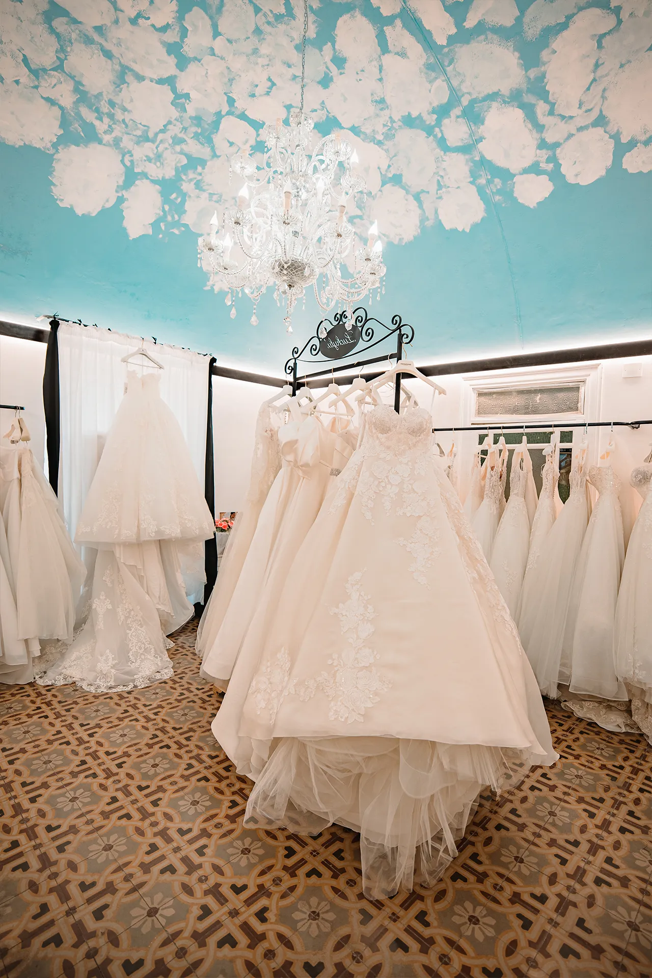 Atelier sposa, sposo e cerimonia a Terrasini, Milano Boutique è la destinazione d'eccellenza per chi ricerca uno stile d'alta classe.