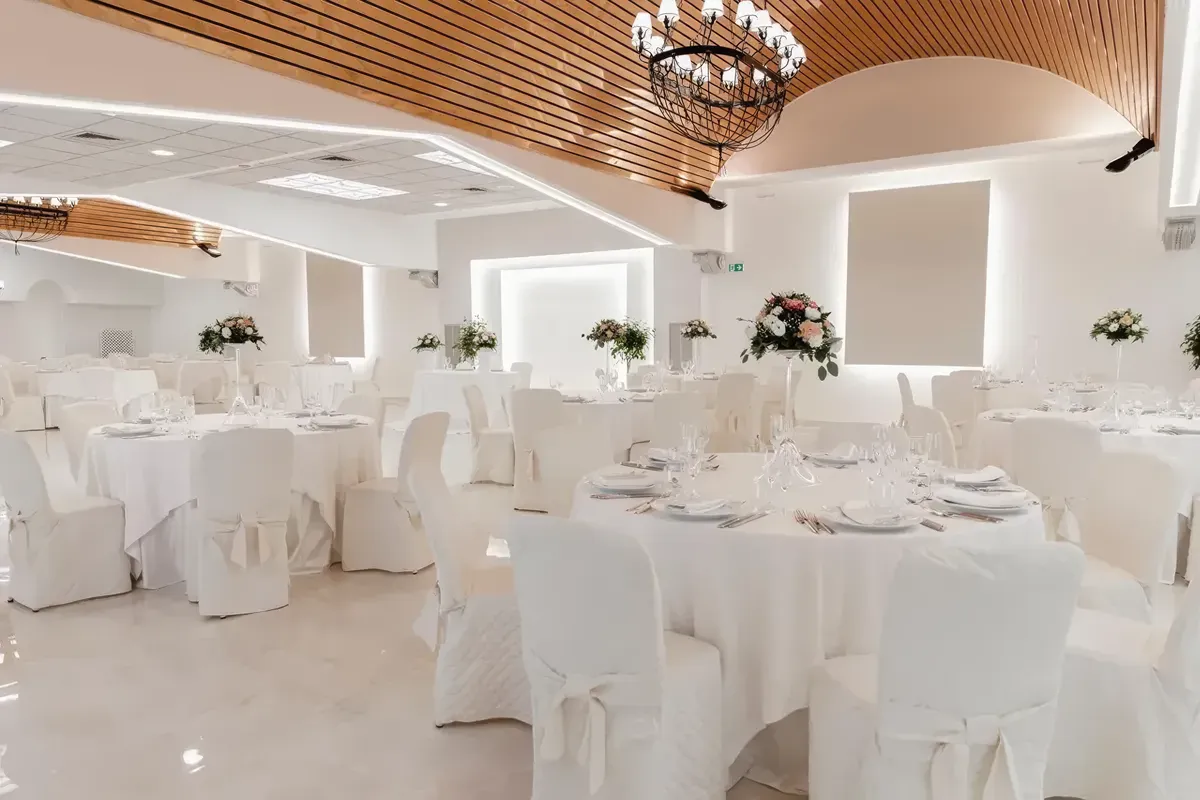 Moby Dick è una location per matrimoni a Termini Imerese (Palermo), una sintesi di architettura mediterranea e ospitalità d’alto livello.
